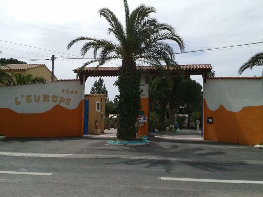 Les Cigales Hotell Vic-la-Gardiole Exteriör bild